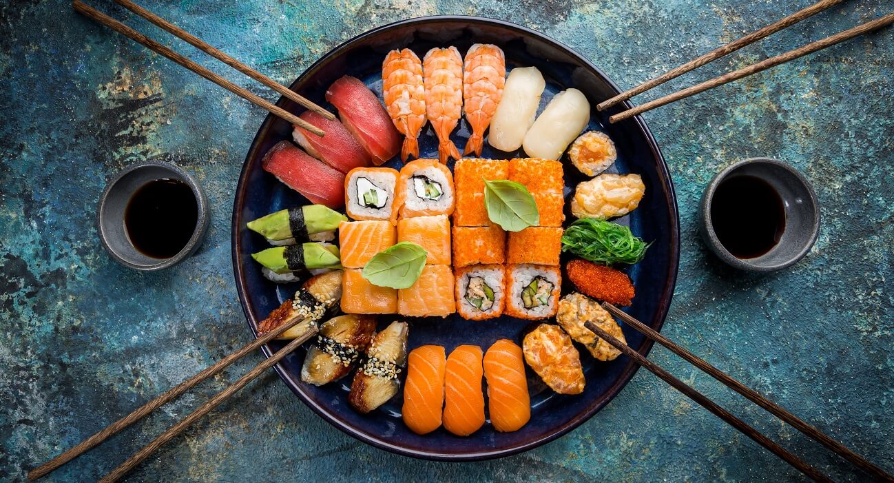 Sushi_na_okrgo_-_Azjanatalerzu.pl_1_-_1300x_700